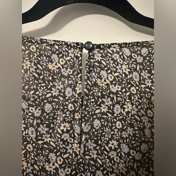 LC Lauren Conrad Business Floral Flutter-Lustrous Sleeve Top Plus Size XXL (20) - Picture 5 of 8